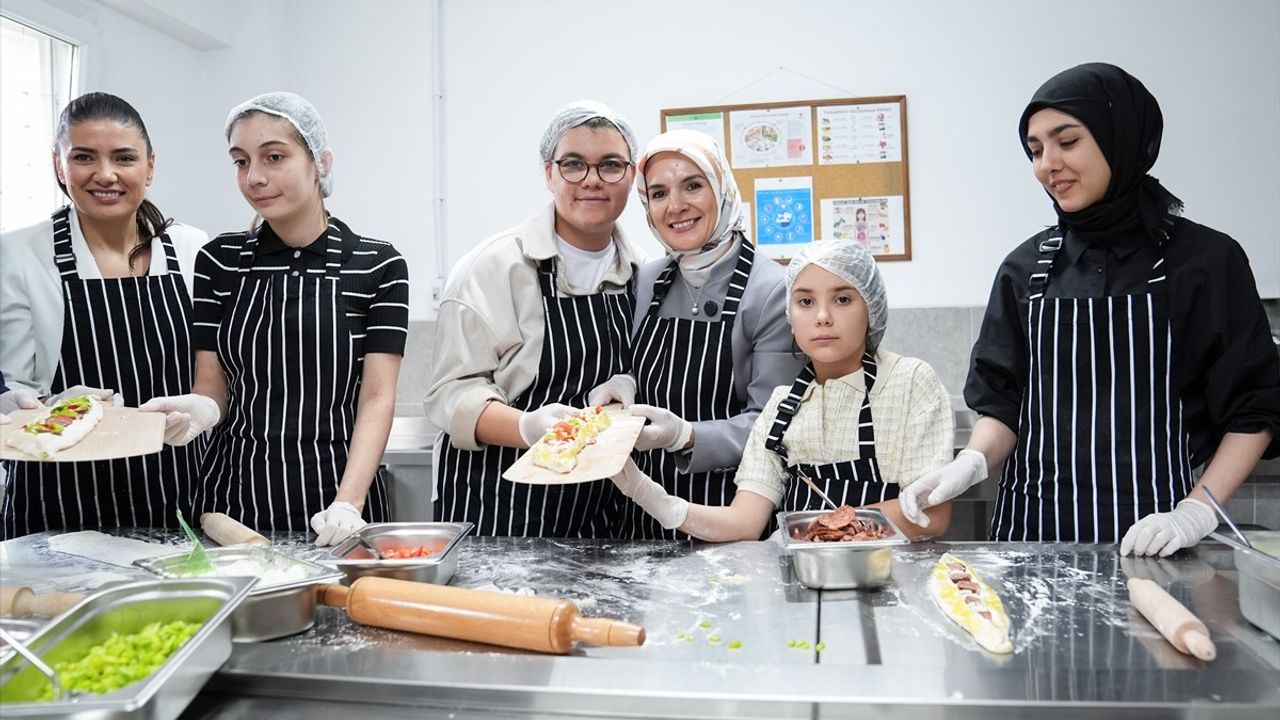 Bakan Göktaş, Kasımpaşa'da Yeni Gastronomi Atölyesi Açtı