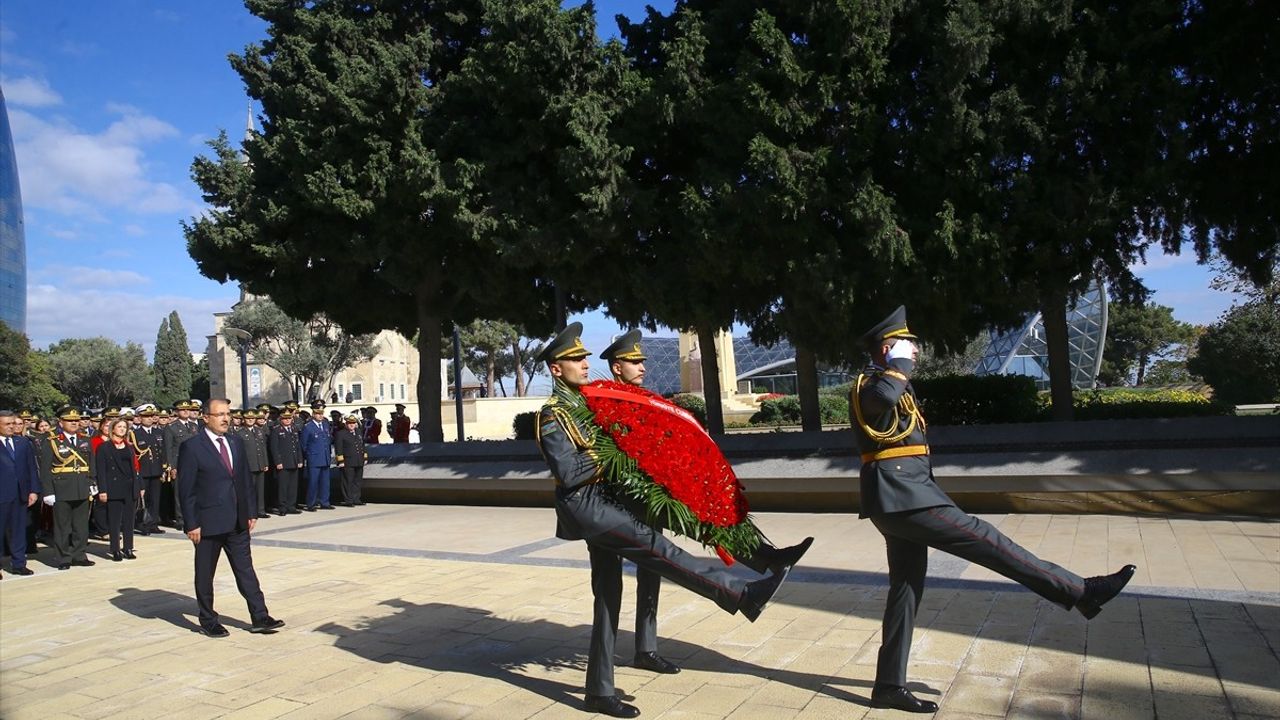 Bakü Türk Şehitliği'nde 101. Yıl Kutlaması