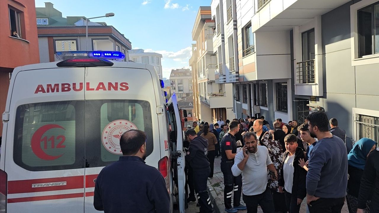 Başakşehir'deki 5 Katlı Binada Yangın