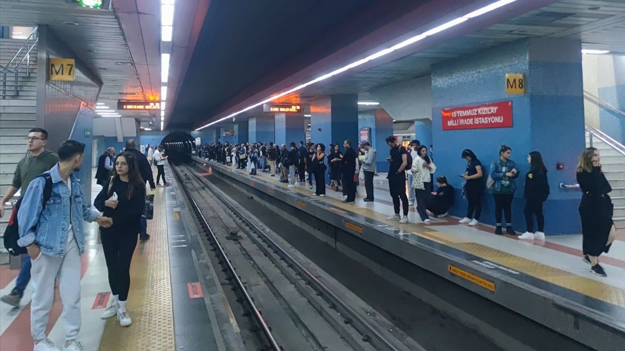 Başkentte Metro Seferlerine Kısa Süreli Ara Verildi