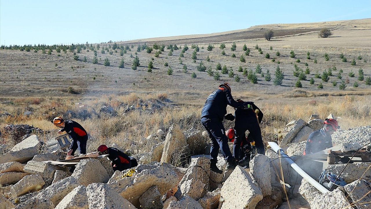 Bayburt'ta 5.8 Büyüklüğünde Deprem Tatbikatı Gerçekleştirildi