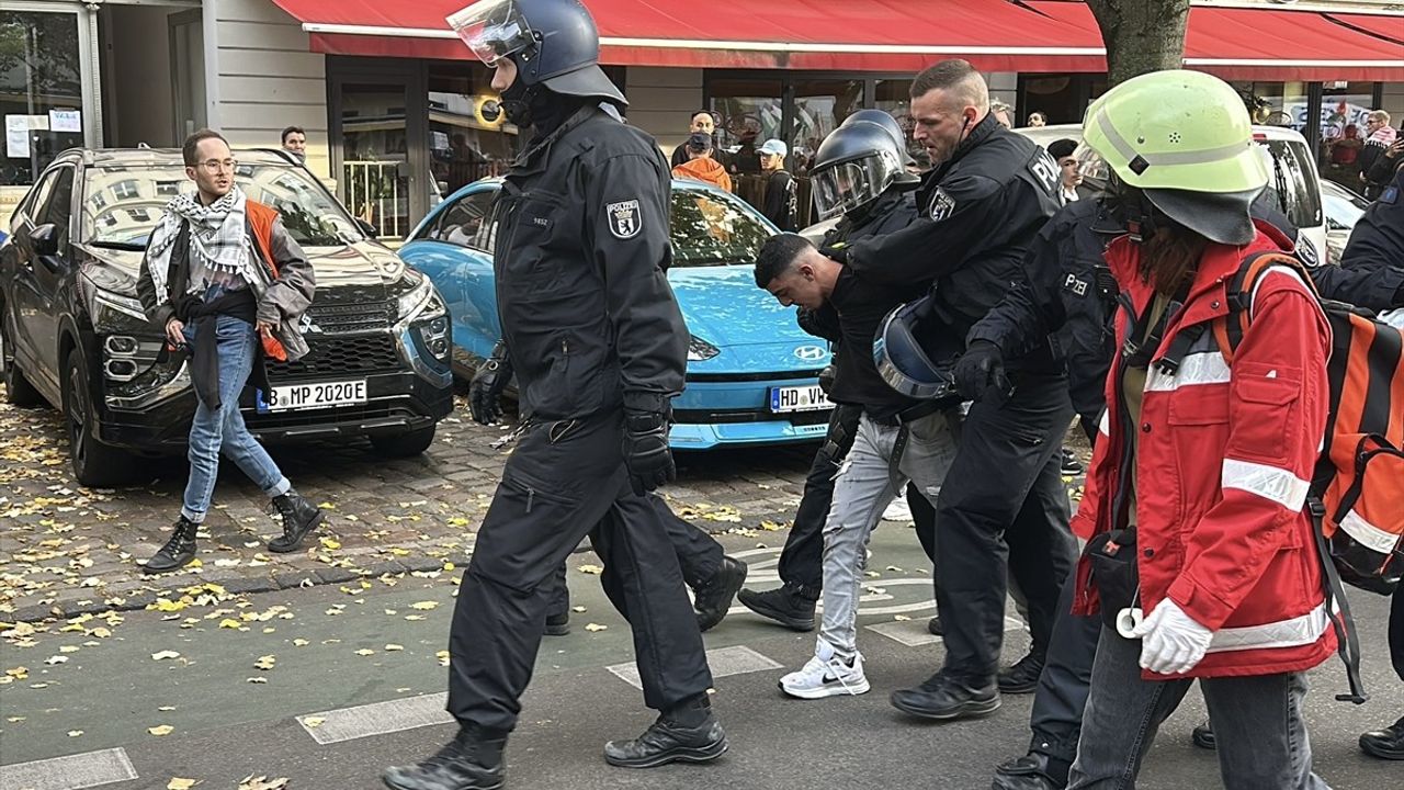 Berlin'de Filistin Destek Gösterisine Polis Müdahalesi