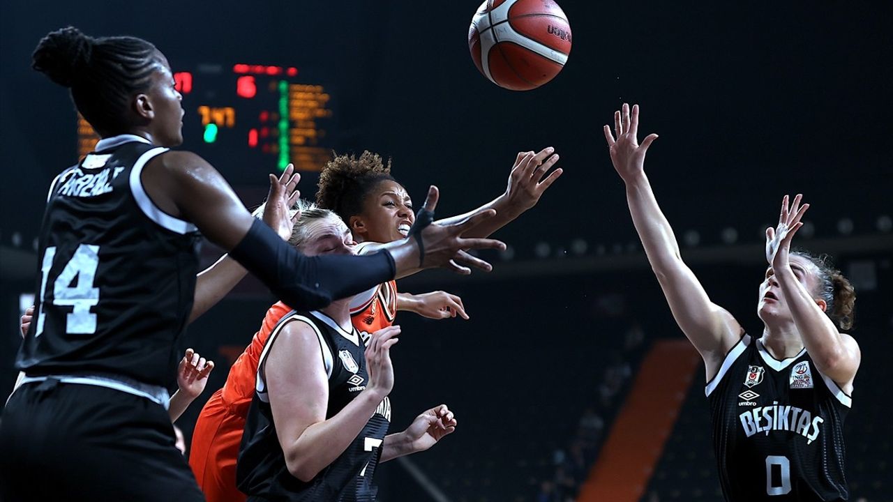 Beşiktaş Kadın Basketbol Takımı, Mersin'de Son Dakika Galibiyeti Aldı