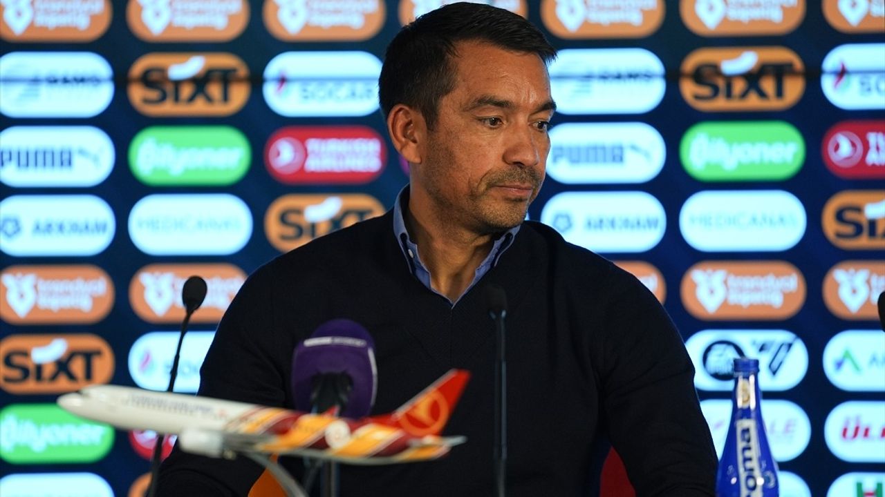 Beşiktaş Teknik Direktörü Van Bronckhorst'un Açıklamaları