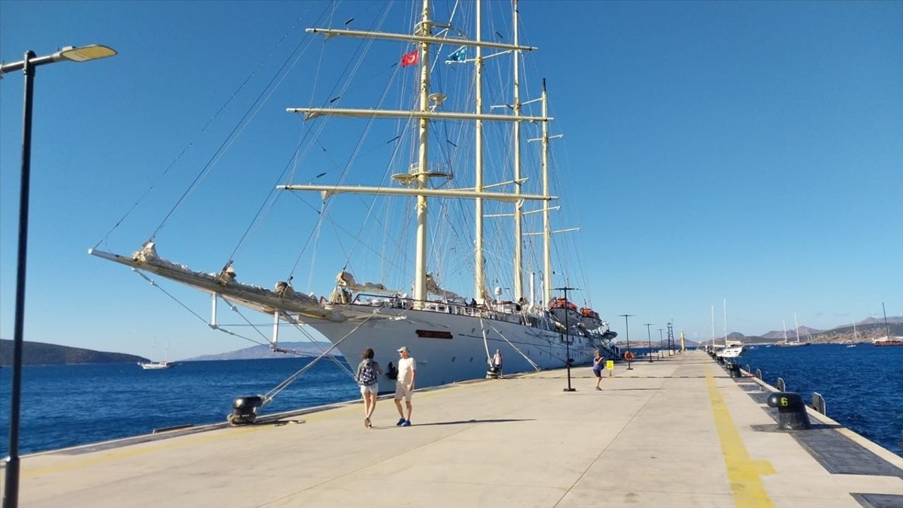 Bodrum'a Gelen Lüks Yelkenli: Star Clipper