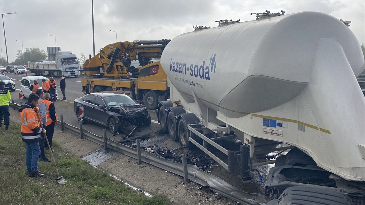 Bolu'da Tanker ve Otomobil Çarpıştı: Sürücüler Yaralı