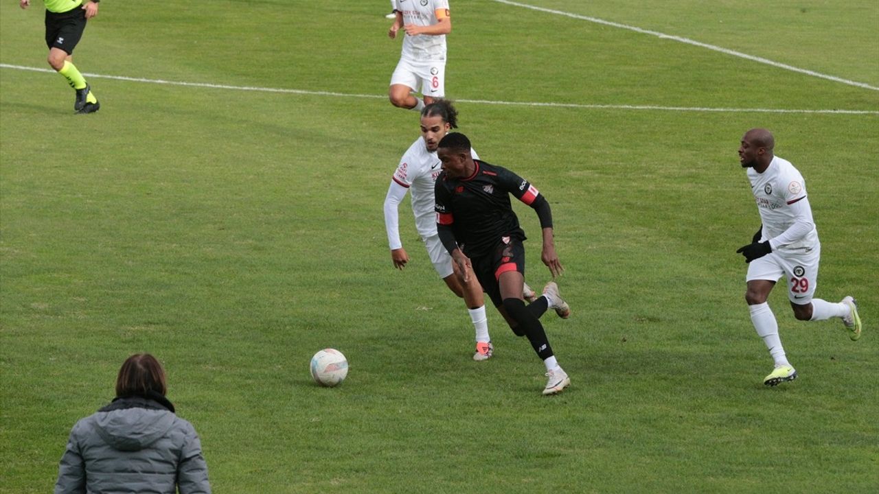 Boluspor, Ahlatcı Çorum FK'yi 2-0 Geçti