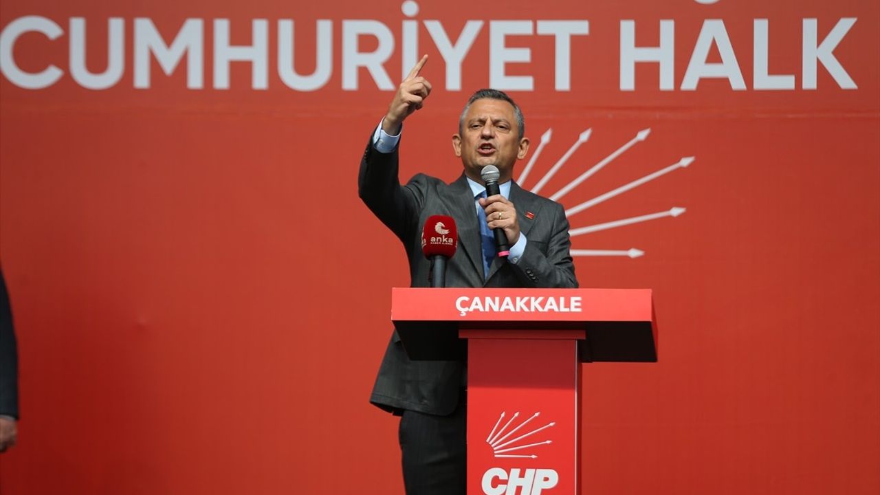 CHP Genel Başkanı Özgür Özel Çanakkale'de Ekonomi ve Kadın Cinayetlerine Dikkat Çekti