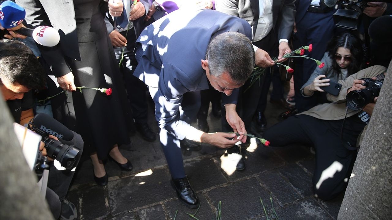 CHP Lideri Özgür Özel, Diyarbakır'da Kritik Temaslarda Bulundu