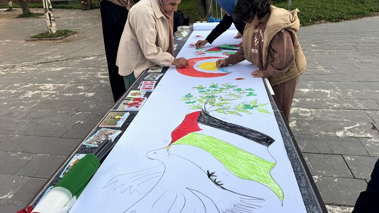 Çocuklar Filistin İçin Hayal Gücüyle Destek Verdi