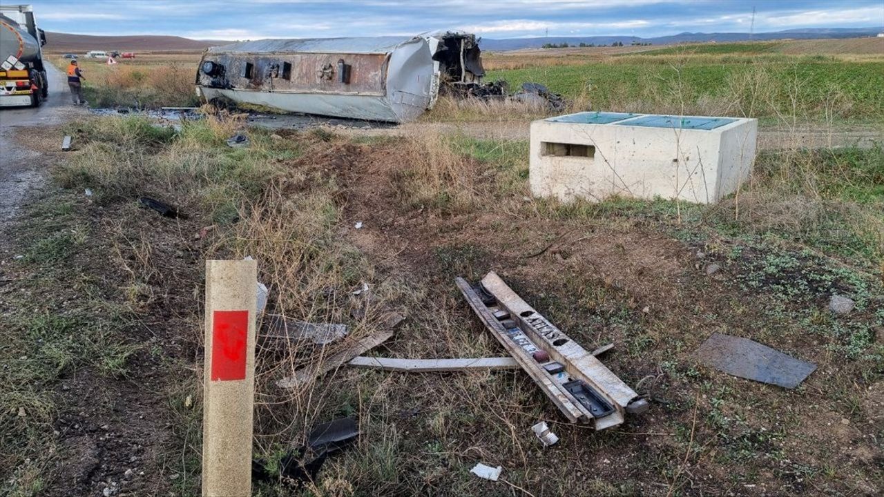 Çorum'da Minibüs ve Tanker Kazasında 1 Ölü, 18 Yaralı