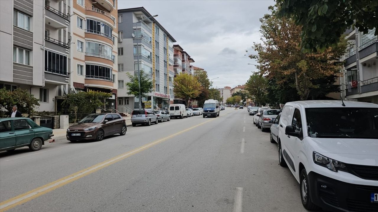 Çorum'da Park Halindeki Araçların Aynalarına Vandalizm