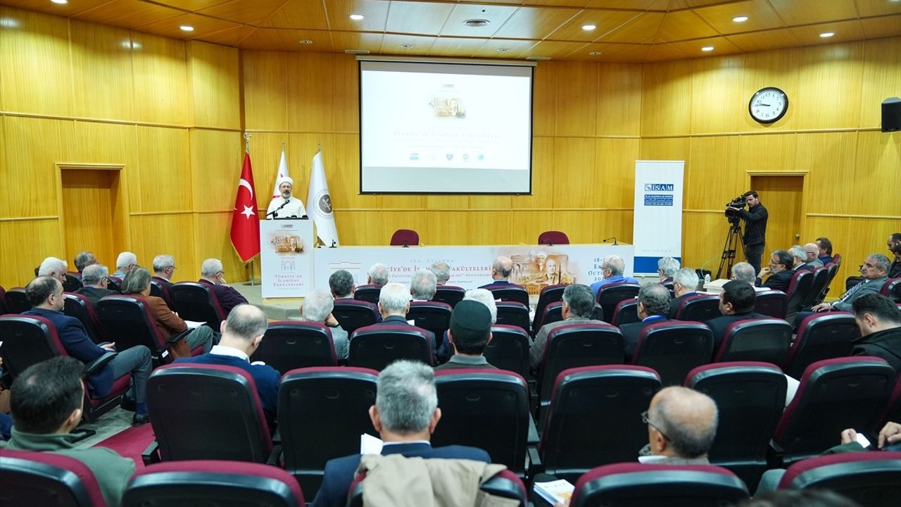 Diyanet İşleri Başkanı Erbaş'tan İlahiyat Sempozyumunda Önemli Açıklamalar