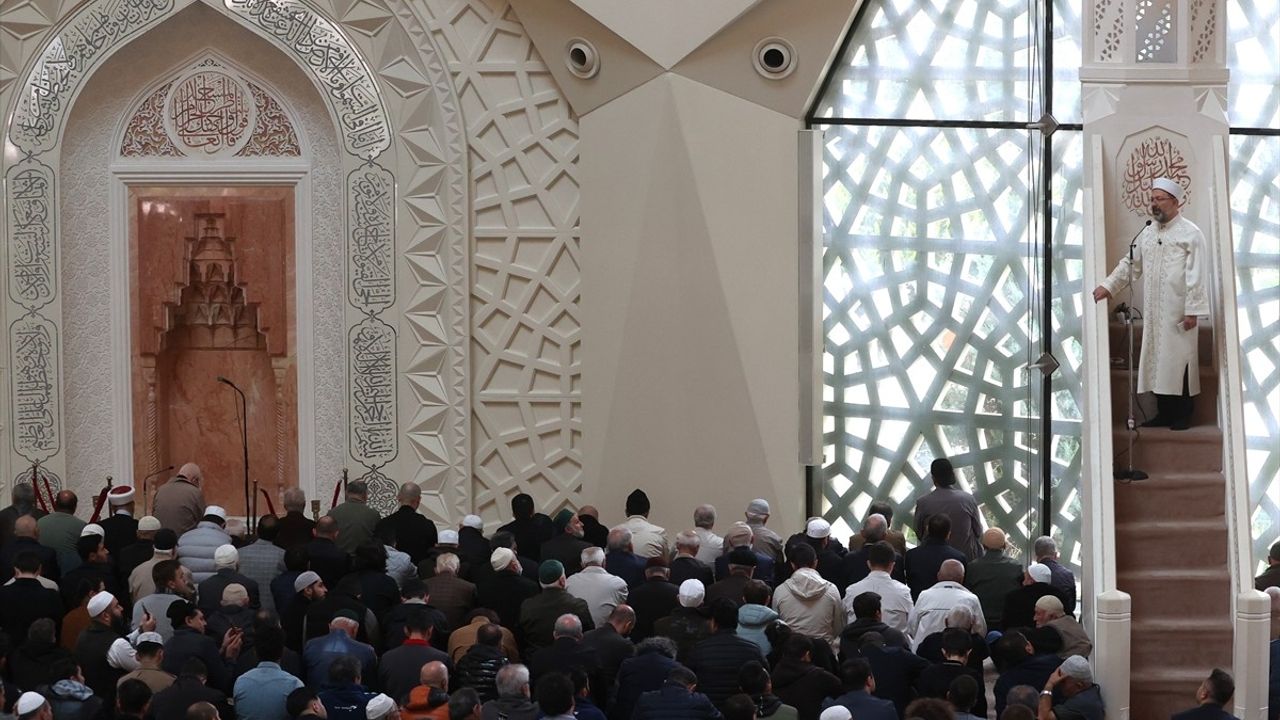 Diyanet İşleri Başkanı Erbaş: Unutmanın En Kötüsü Rabb'i Unutmaktır