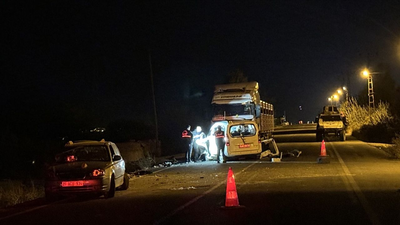 Diyarbakır'da Feci Trafik Kazası: 3 Ölü, 3 Yaralı