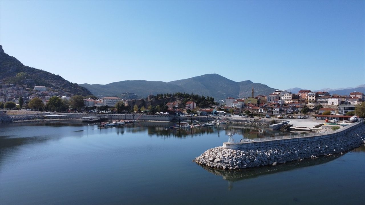 Eğirdir Gölü'ndeki Temizlik Çalışmaları