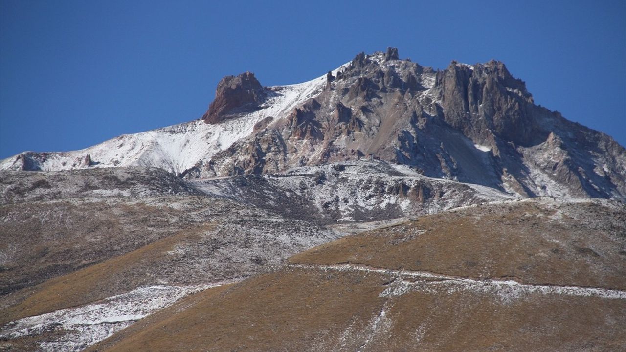 Erciyes Kayak Merkezi'nde İlk Kar Yağışı