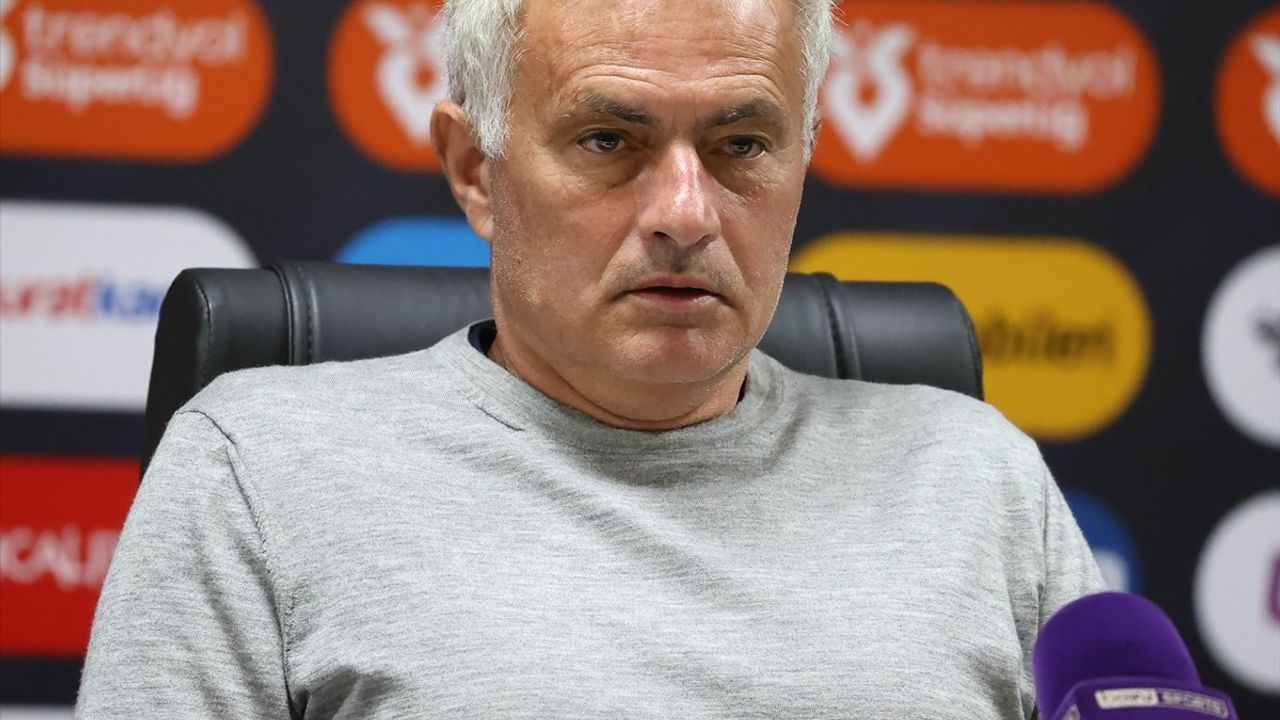 Fenerbahçe Teknik Direktörü Mourinho: "Maçtaki 1 Kişi Eksiklik Fark Yarattı"