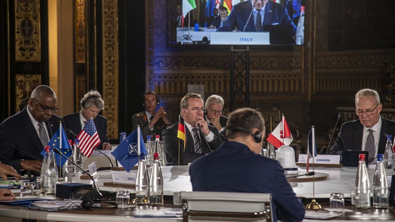 G7 Savunma Bakanları Napoli'de Toplandı