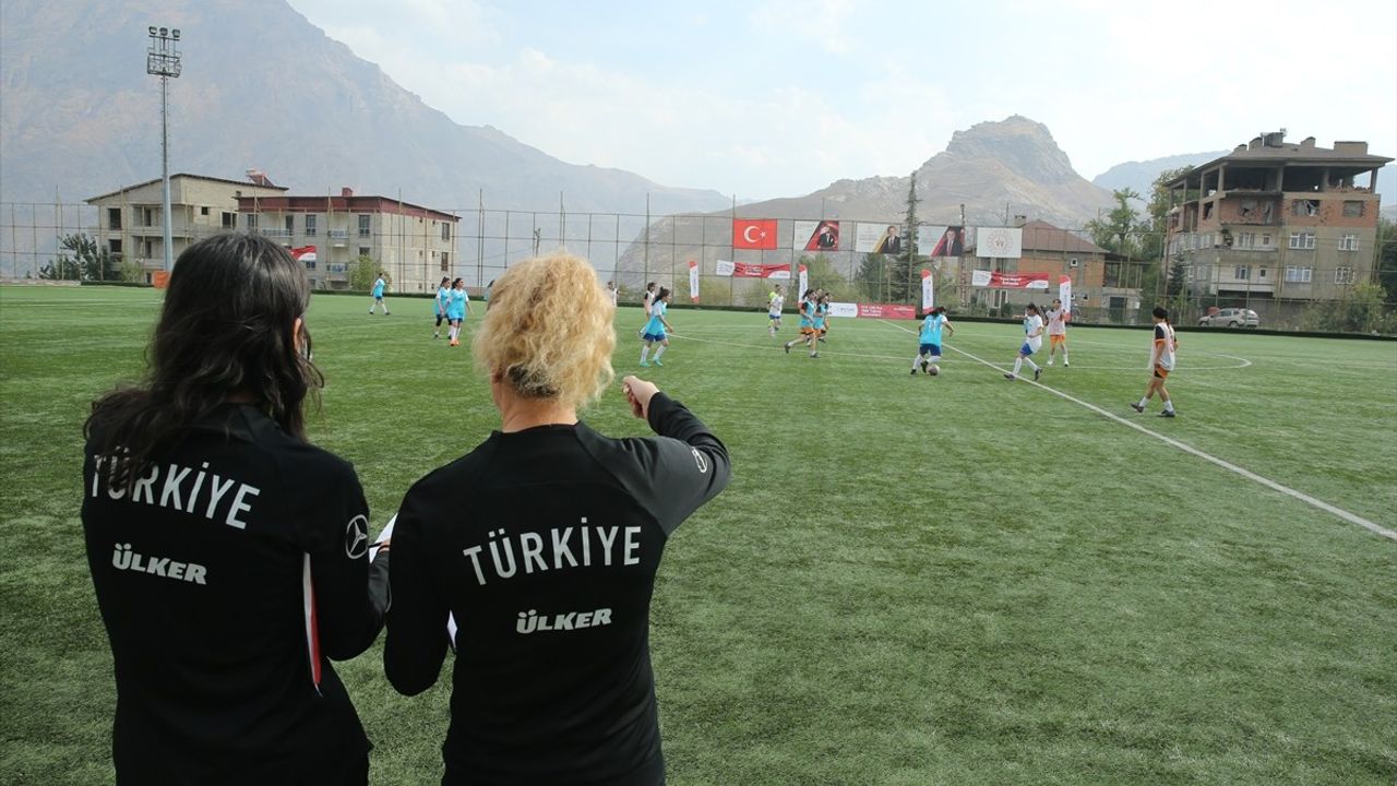 Hakkari’de Kız Futbol Seçmeleri Gerçekleşti!