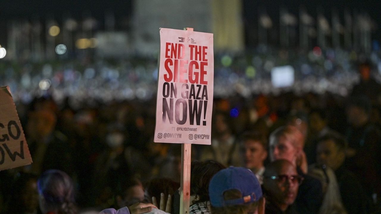 Harris'in Mitingi Protesto Edildi