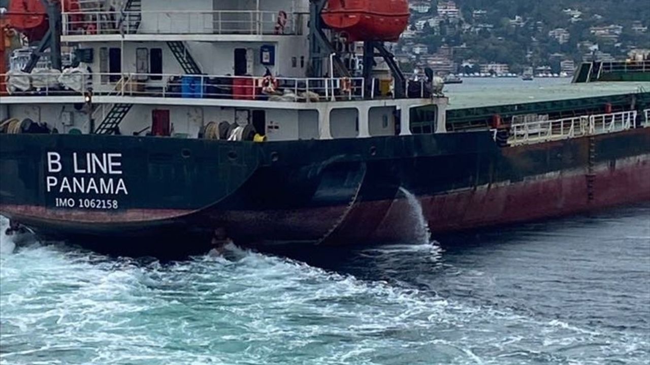 İstanbul Boğazı'nda Gemi Trafiği Durduruldu