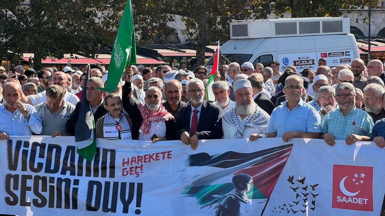 İstanbul'da İsrail'in Filistin Saldırılarına Karşı Protesto Düzenlendi