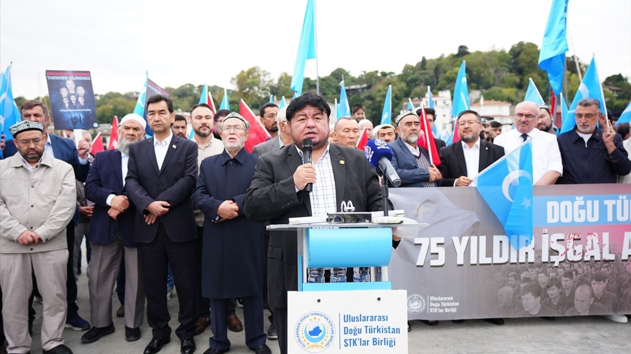 İstanbul'da Sincan Uygur Özerk Bölgesi Protestosu