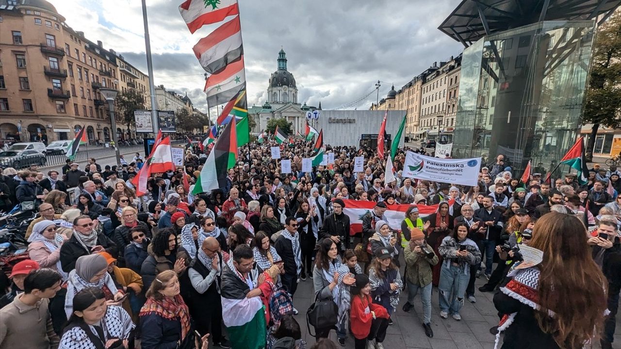 İsveç'te Filistin ve Lübnan'a Yönelik Saldırılar Protesto Edildi