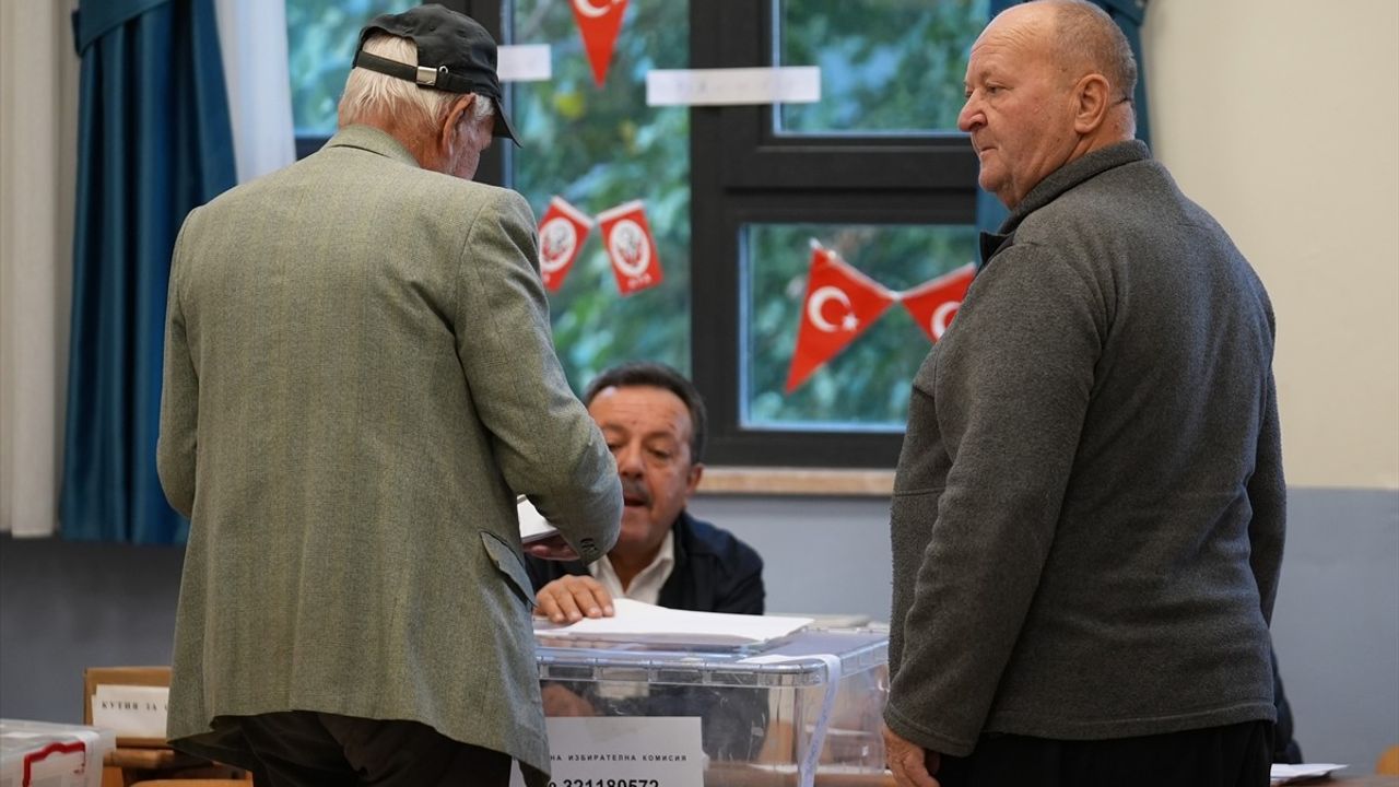 İzmir'de Bulgaristan Seçimleri İçin Oy Kullanma İşlemi Devam Ediyor