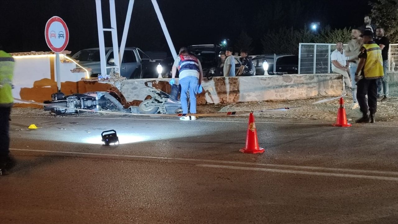 İzmir'de Motosiklet Kazası: 2 Yaralı