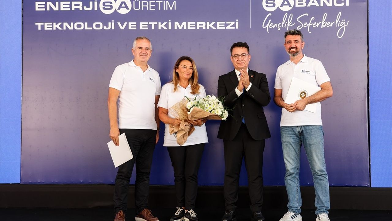 İzmir'de Sabancı Gençlik Seferberliği ile İlk Teknoloji Merkezi Açıldı