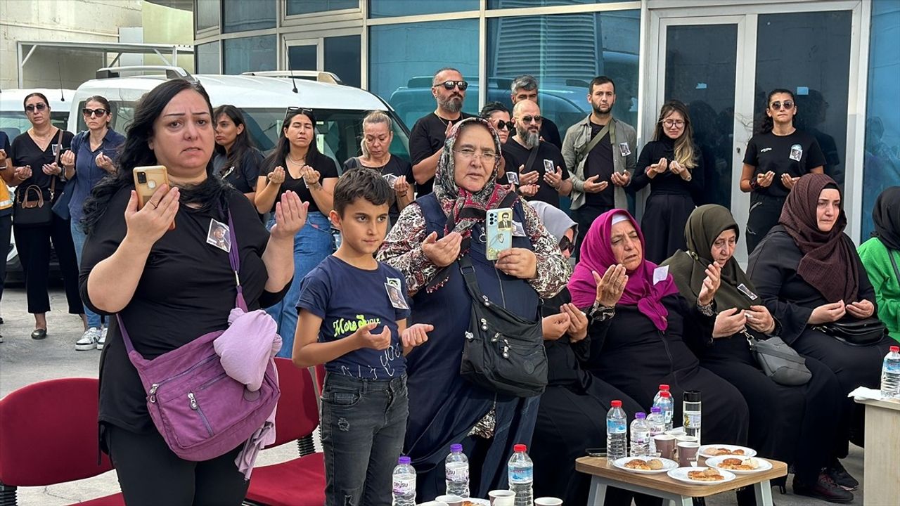 İzmir'deki Kazada İki Sürücü Hayatını Kaybetti