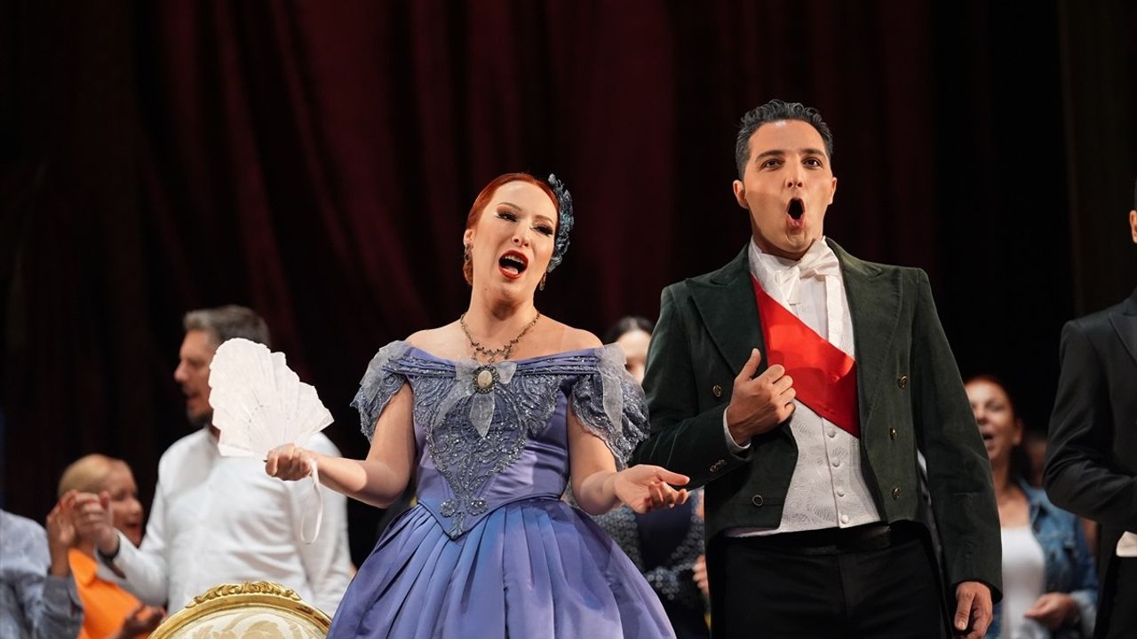 İzmir Devlet Opera ve Balesi'nde "La Traviata" Coşkusu