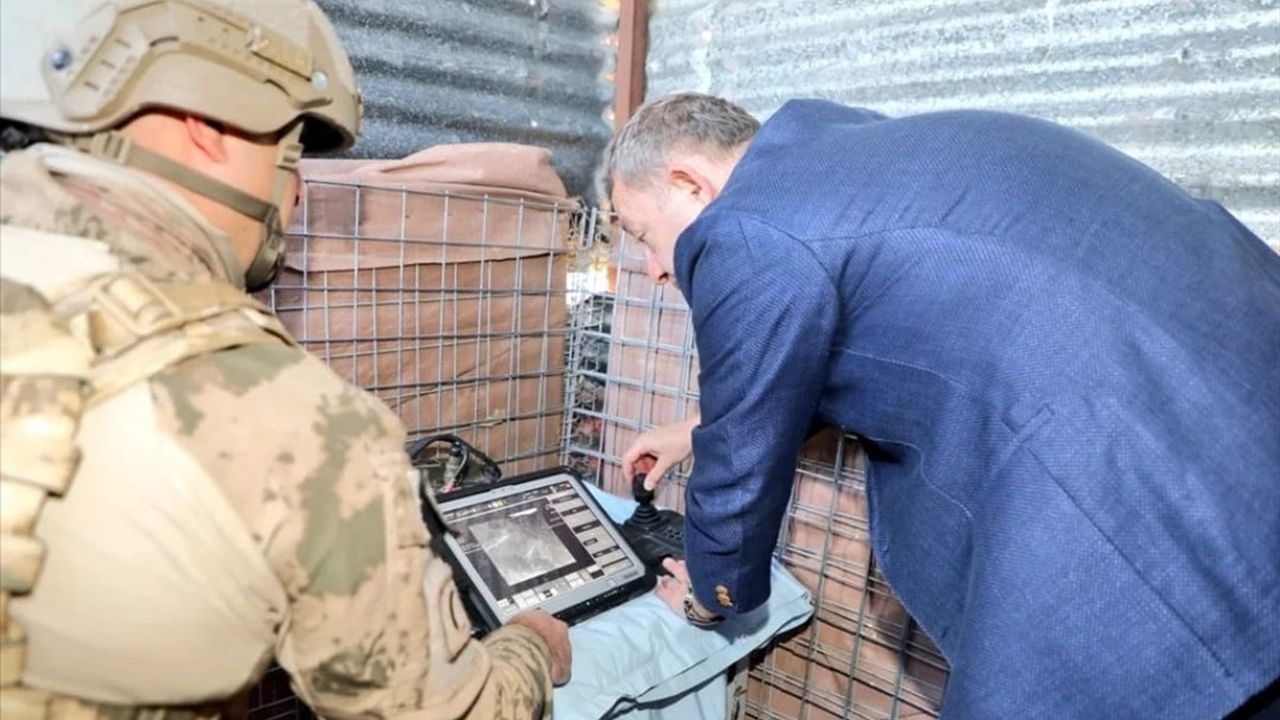 Kars Valisi Ziya Polat'tan Şehittepe Üs Bölgesi'nde İnceleme