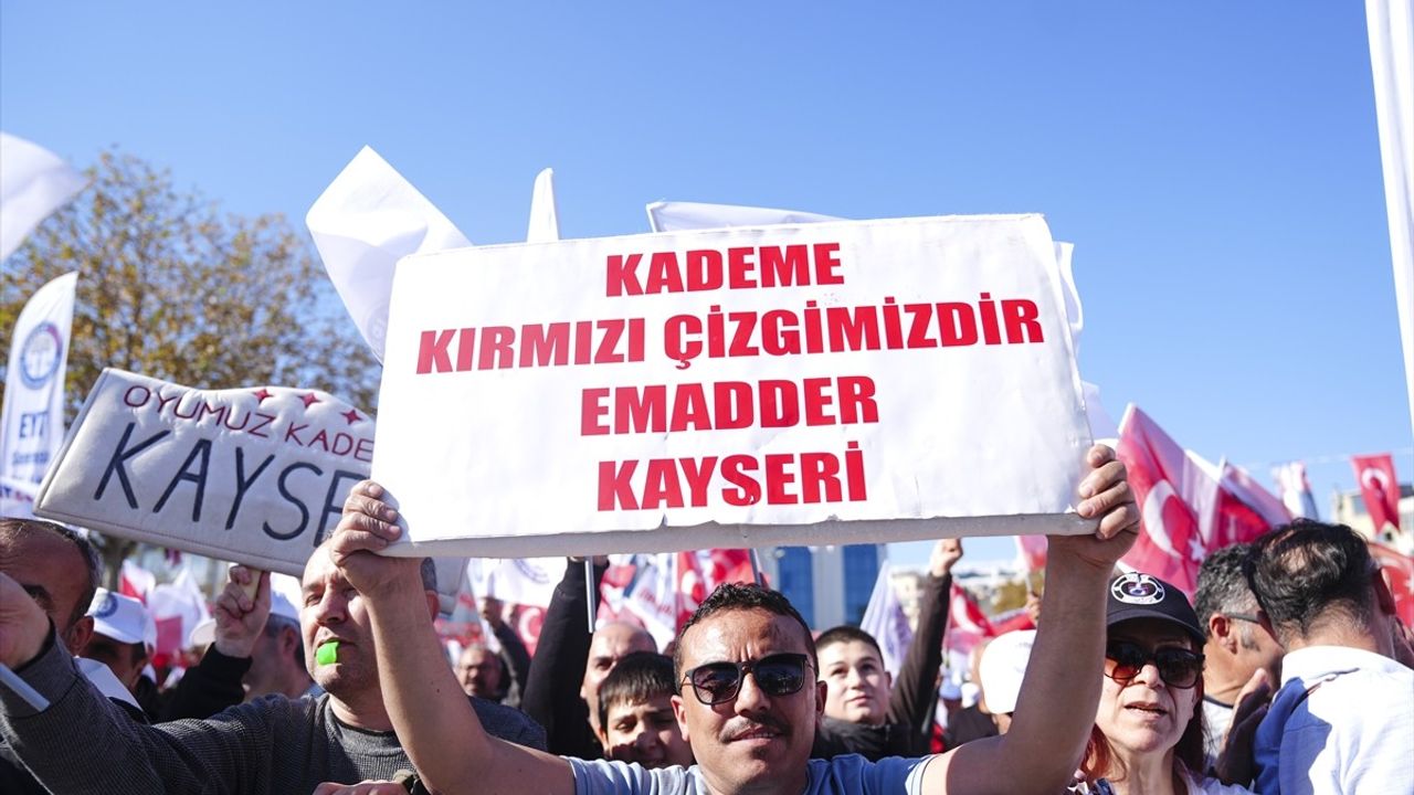 Kartal'da Kademeli Emeklilik İçin Miting Düzenlendi