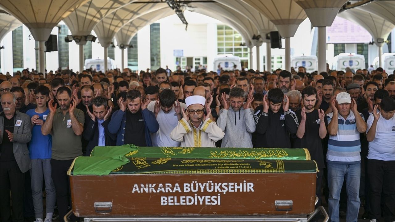 Kastamonu'da Polis Eşi Tarafından Öldürülen Kadın Ankara'da Defnedildi