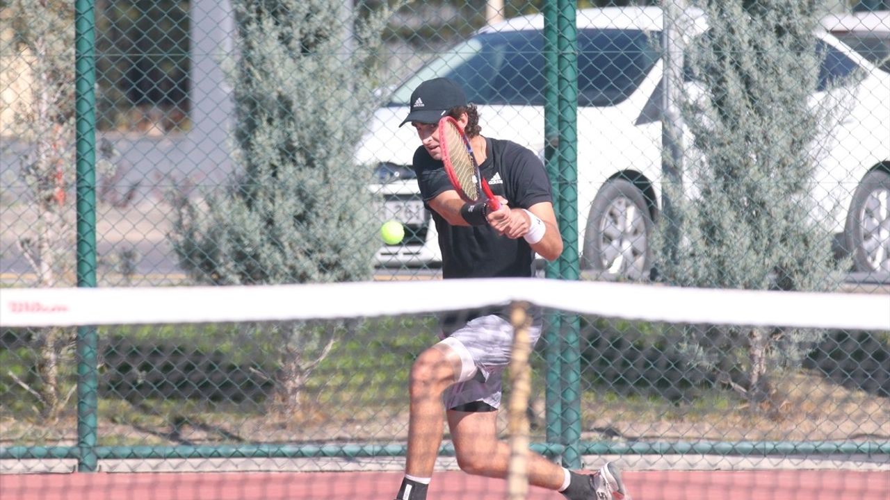 Kayseri'de ITF Uluslararası W50 Tenis Turnuvası Final Müsabakaları Devam Ediyor