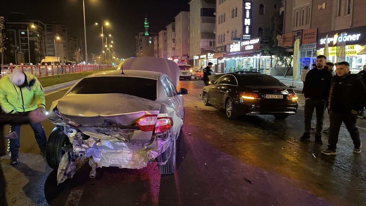 Kayseri'de Trafik Kazası: 4 Yaralı