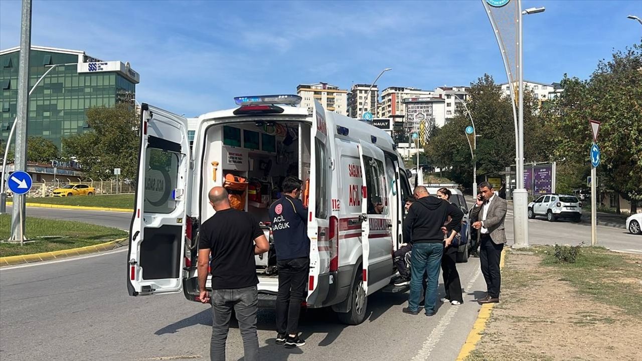 Kocaeli'de Halk Otobüsü ile Otomobil Çarpıştı: 4 Yaralı