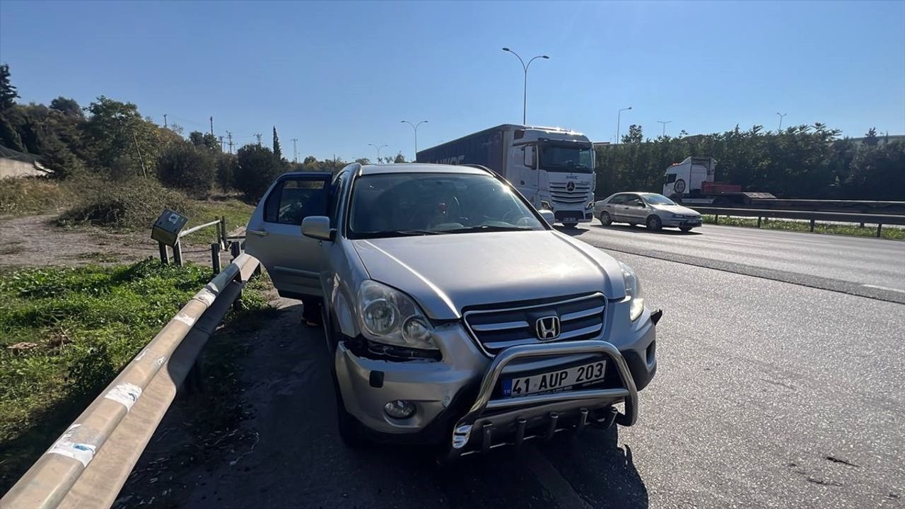 Kocaeli'de Zincirleme Trafik Kazası: 4 Yaralı