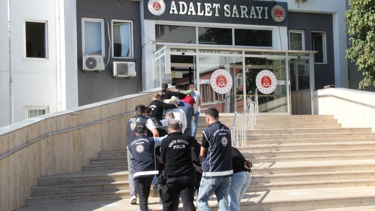 Kocaeli'nde Göçmen Kaçakçılığı Operasyonu: 12 Tutuklama