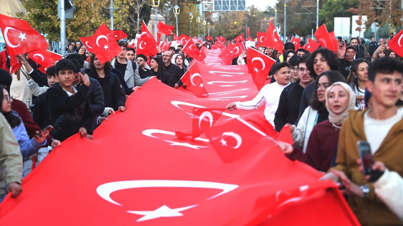 Konya'da Cumhuriyet Bayramı Coşkusu Fener Alayıyla Kutlandı