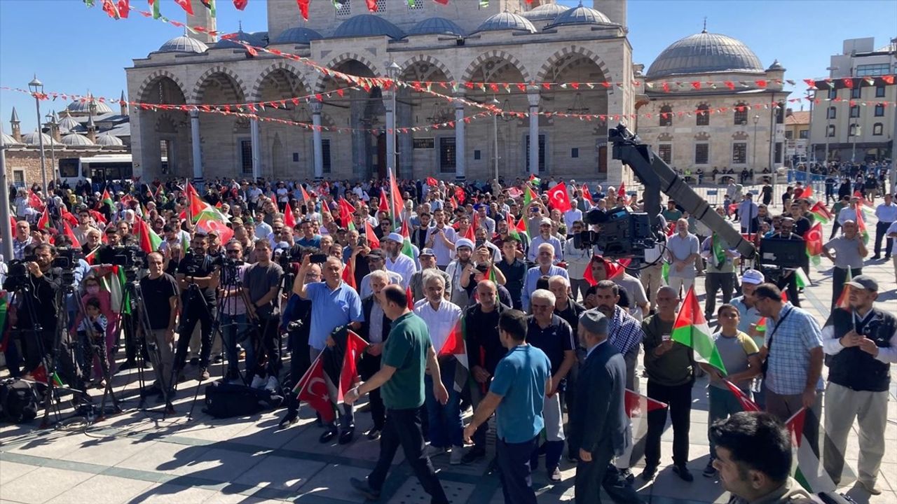 Konya'da İsrail'in Saldırılarına Karşı Miting Düzenlendi