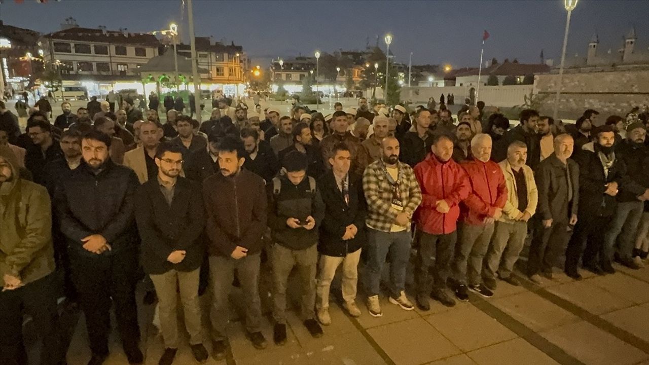 Konya'da Yahya Sinvar İçin Gıyabi Cenaze Namazı