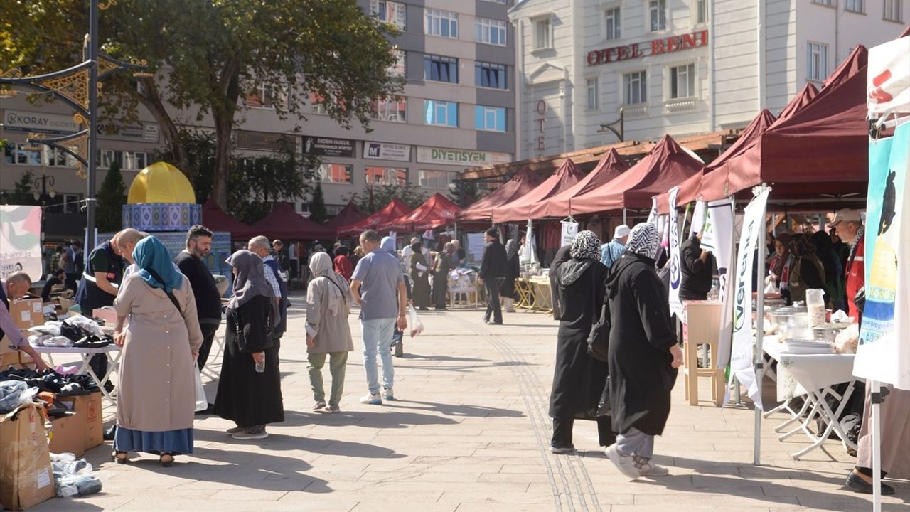 Kütahya'da Gazze İçin Hayır Çarşısı Kuruldu