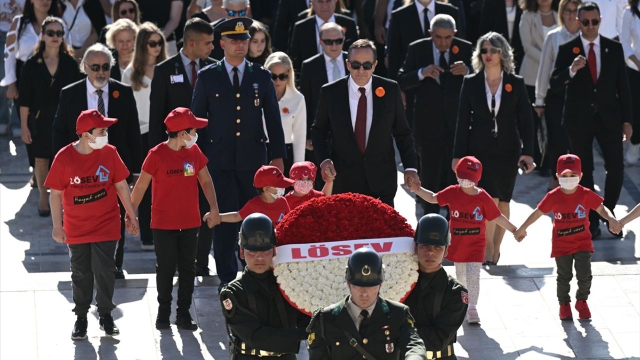 LÖSEV Üyeleri Anıtkabir'i Ziyaret Etti