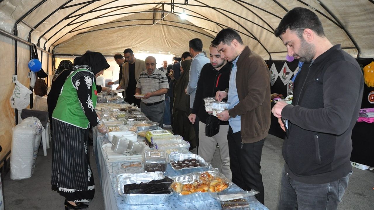 Mardin'de Gazze İçin Hayır Çarşısı Açıldı