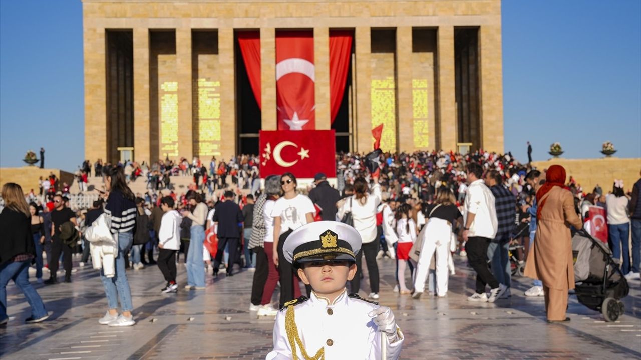 Minik Asker Taklidi: Barskan'ın Anıtkabir Performansı