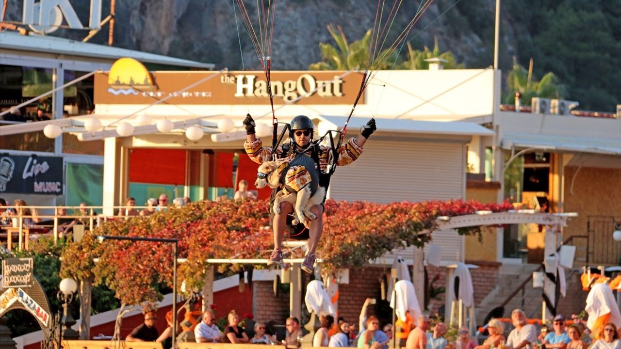 Muğla'da 24. Uluslararası Ölüdeniz Hava Oyunları Festivali Coşku ile Devam Ediyor